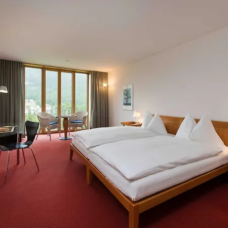 S Hotel *